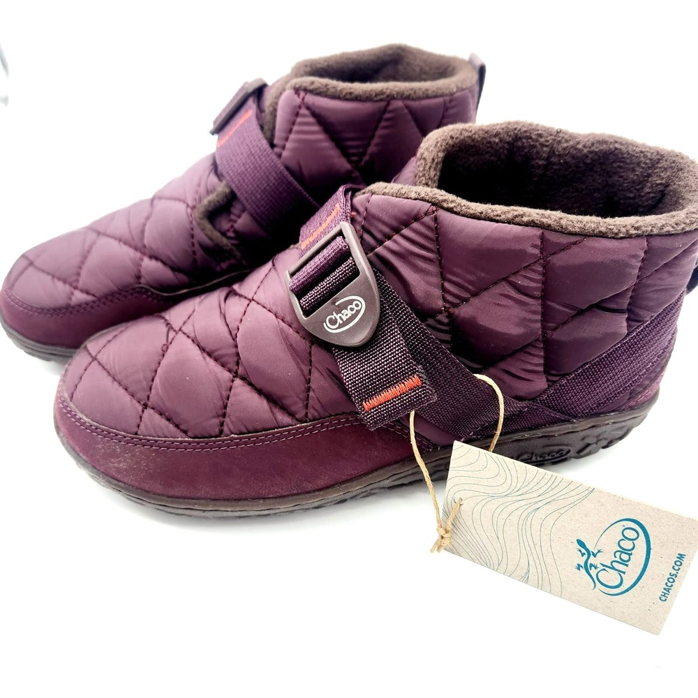 Chaco Ramble Puff Boot‎ – Unisex Child Winter Ankle Shoe, Plum, Size 5 Big Kid